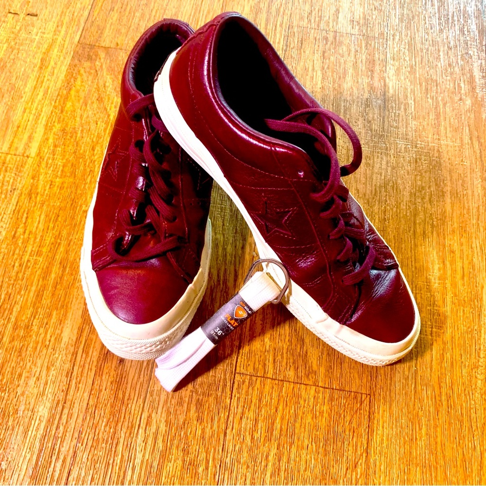 Converse All Star Women’s Size 8 Maroon Leather Low Top Sneakers W/ Free Laces